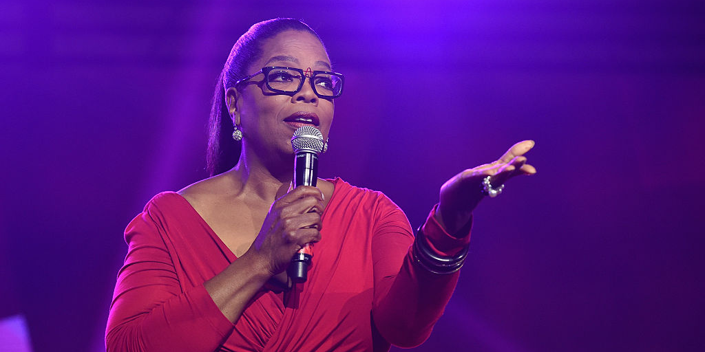 Pengusaha media Oprah Winfrey bermeditasi