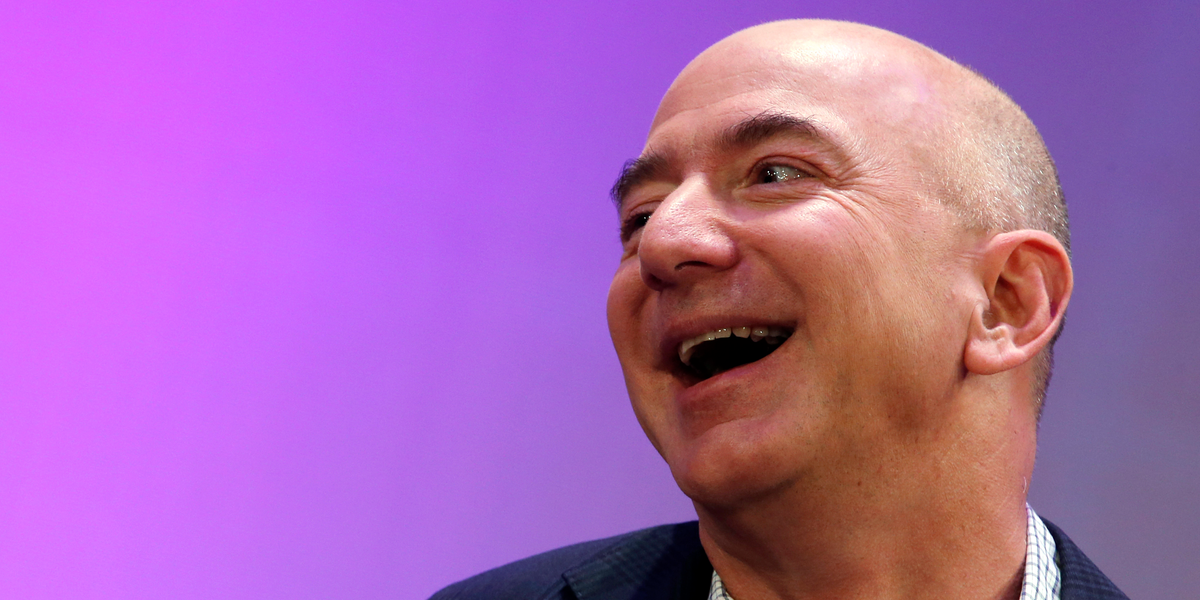 ... Dan begitu pula CEO Amazon Jeff Bezos