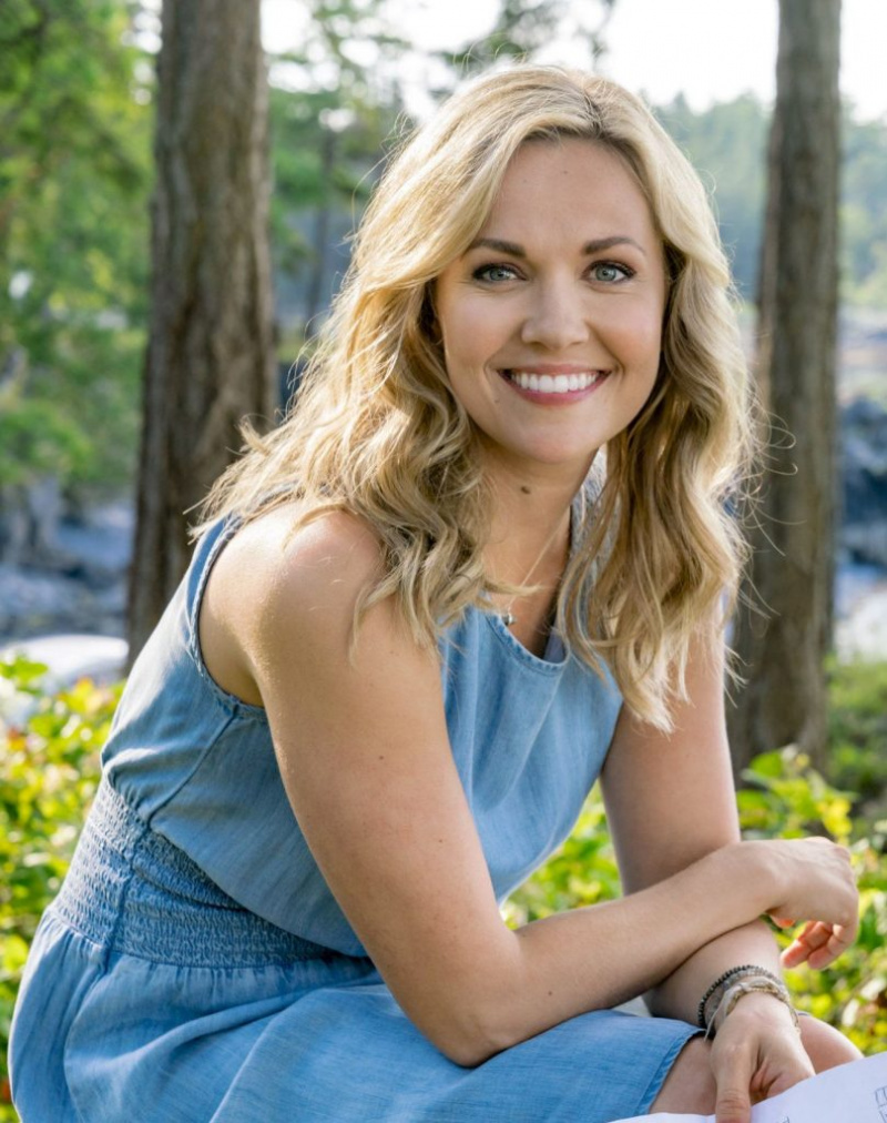 Emilie Ullerup (Chesapeake Shores) Бременна, Тяло, Съпруг
