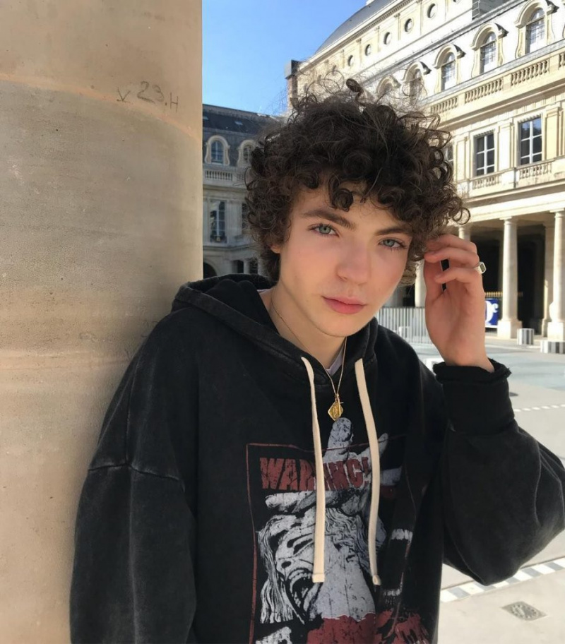 Outlander'dan Romann Berrux kimdir? Yaş, Flört, Zenginlik