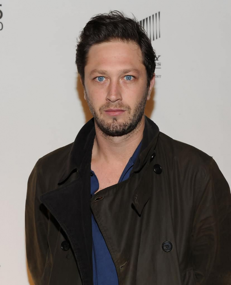 Ποιος είναι ο Ebon Moss-Bachrach; Ύψος, Φρύδια, Συνεργάτης, Wiki