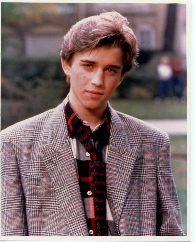 On és Ilan Mitchell-Smith ara? Patrimoni net, dona, família, biografia