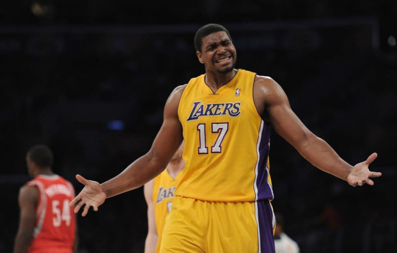Hvad skete der med Andrew Bynum? Nettoformue, løn, familie