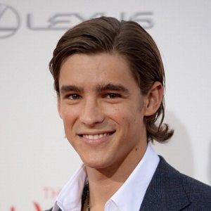 Brenton Thwaites Bio