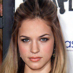 Alexis Knapp Bio