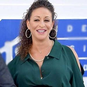 Nicole Tuck Bio