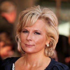 Jennifer Saunders Bio