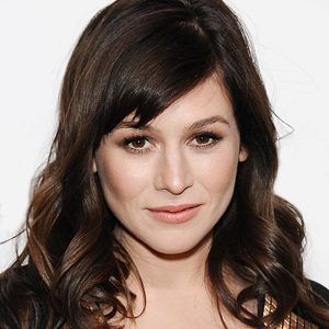 Yael Stone Bio
