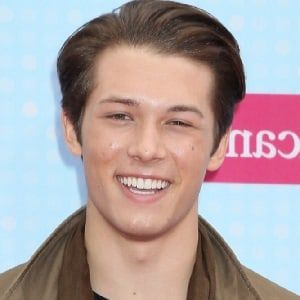 Leo Howard Bio