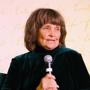 Lauri Peters Bio