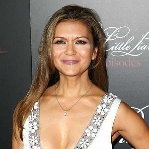 Nia Peeples Bio