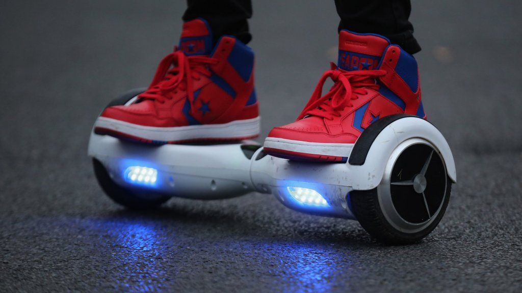 Amazon přestal prodávat hoverboardy poté, co hoří