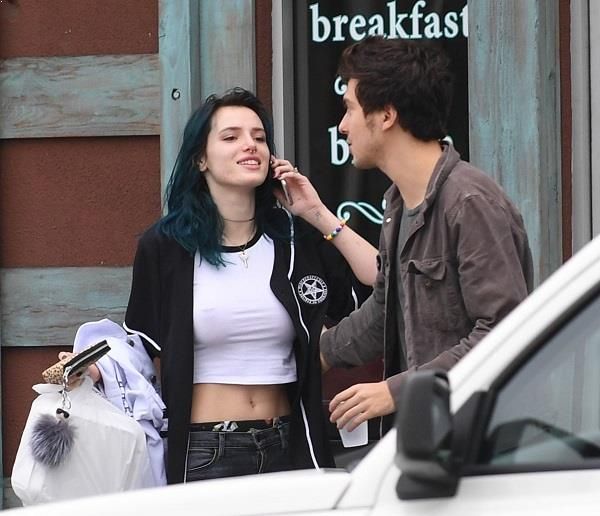 ¡¡La exitosa carrera del actor joven y en ascenso Nat Wolff, sus relaciones románticas, rupturas y encuentros ... !!
