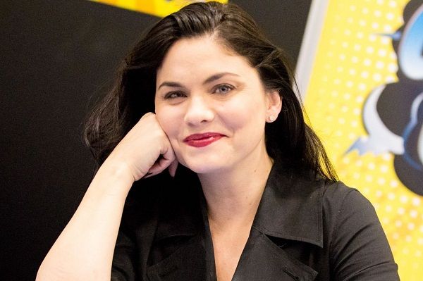 Jodi Lyn O’Keefe zúfalo čaká na vydanie za svojho priateľa, ale je to ako nemožné