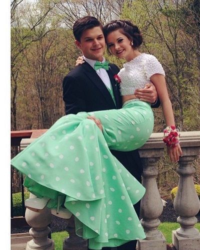 Brooke Hyland se sente abençoada por ter o namorado perfeito, Nolan Betts. O namoro deles começou desde que eles estavam no ensino médio