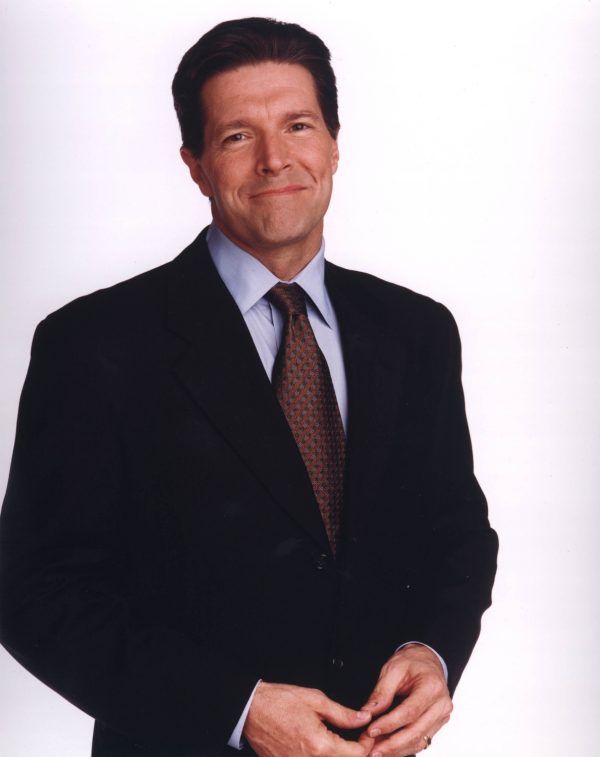 ¿Dónde está Stone Phillips? ¿Alguna marca de él en 2017? ¿Está casado o saliendo con alguien? Obtenga más información sobre su carrera, sus relaciones y mucho más