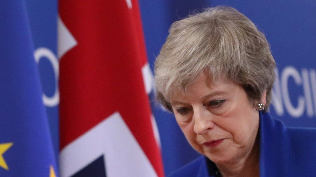 Theresa May gali pasiūlyti atsistatydinti, jei jos „Brexit“ sandoris praeis parlamente