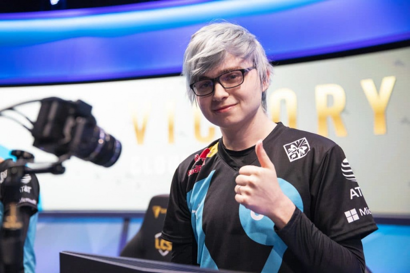 C9 Sneaky's Net Worth, Girlfriend, Sister Wiki. Είναι ομοφυλόφιλος;
