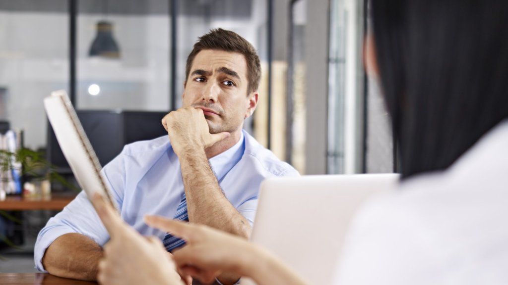 5 întrebări de interviuri ilegale la care nu ar trebui să răspundeți niciodată (și ce trebuie să faceți când le confruntați)