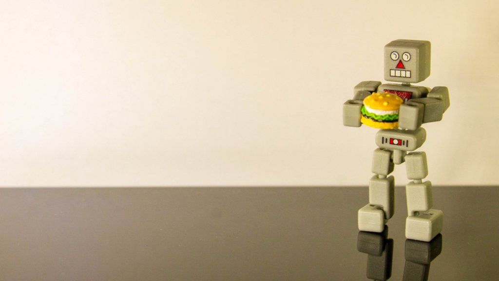 3 lektioner från en hamburgare-robot som hjälper dig att bli vänner med A.I.