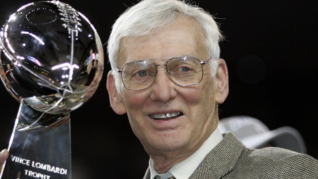 Jak Dan Rooney pomógł zbudować dynastię Pittsburgh Steeler i przekształcić NFL, zarówno na boisku, jak i poza nim
