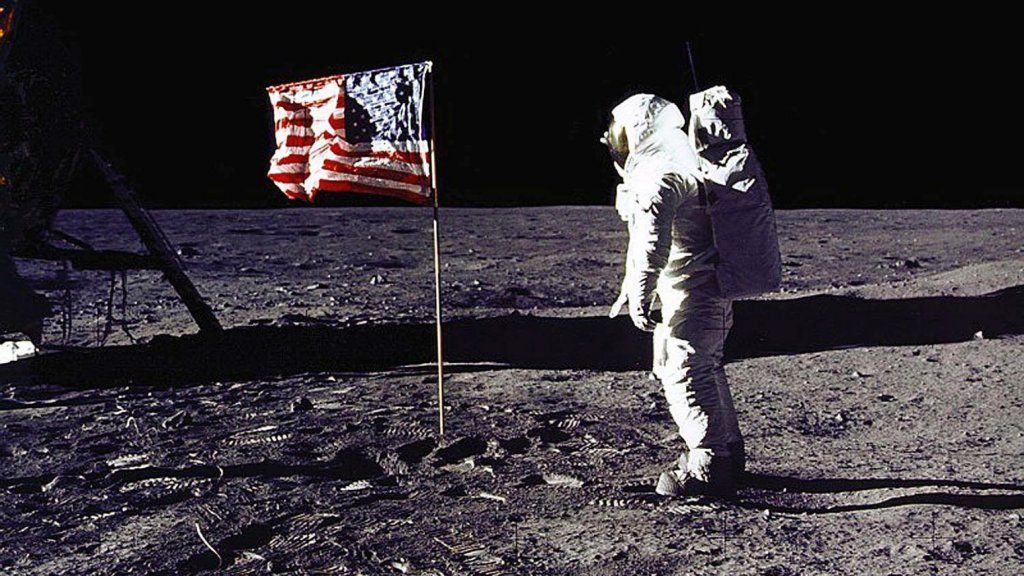 Η NASA μόλις κυκλοφόρησε ένα εκπληκτικό νέο βίντεο που δείχνει τι είδε ο Neil Armstrong κατά τη διάρκεια των τελευταίων κρίσιμων στιγμών της προσγείωσης της Σελήνης
