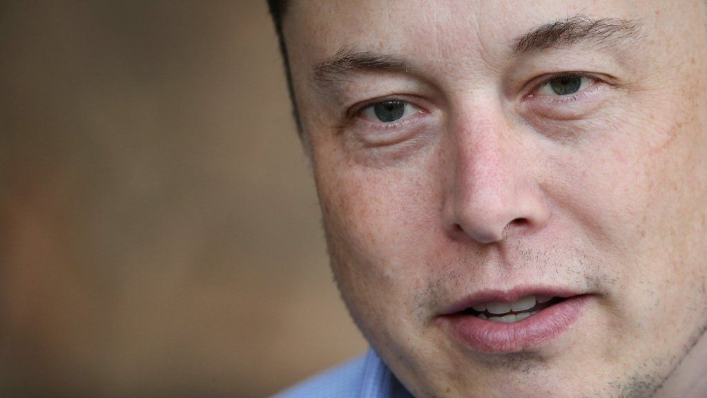 Vil du arbejde hos Tesla? Elon Musk har lige tweetet, at han ikke er ligeglad med, om du endda tog gymnasiet - og det kan være en af ​​de smarteste ting, han nogensinde har sagt
