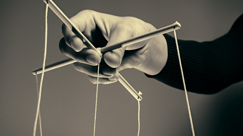 Utječete li na ljude ili manipulirate njima? 3 važna pitanja kako biste se provjerili.