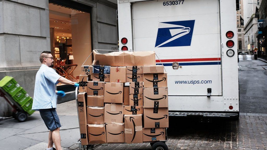 Amazon може да ви изпрати проби въз основа на всяка покупка, за която сте смятали, че е частна или искате да забравите