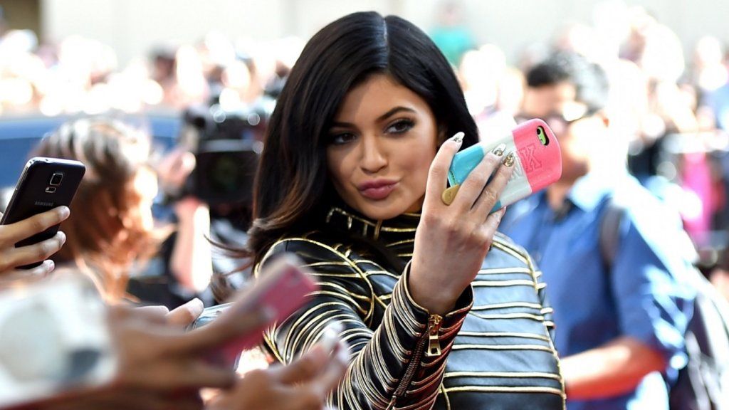 1 개의 트윗으로 Kylie Jenner는 Snapchat에서 13 억 달러를 삭감했습니다. 모두가 누락 된 설명은 다음과 같습니다.