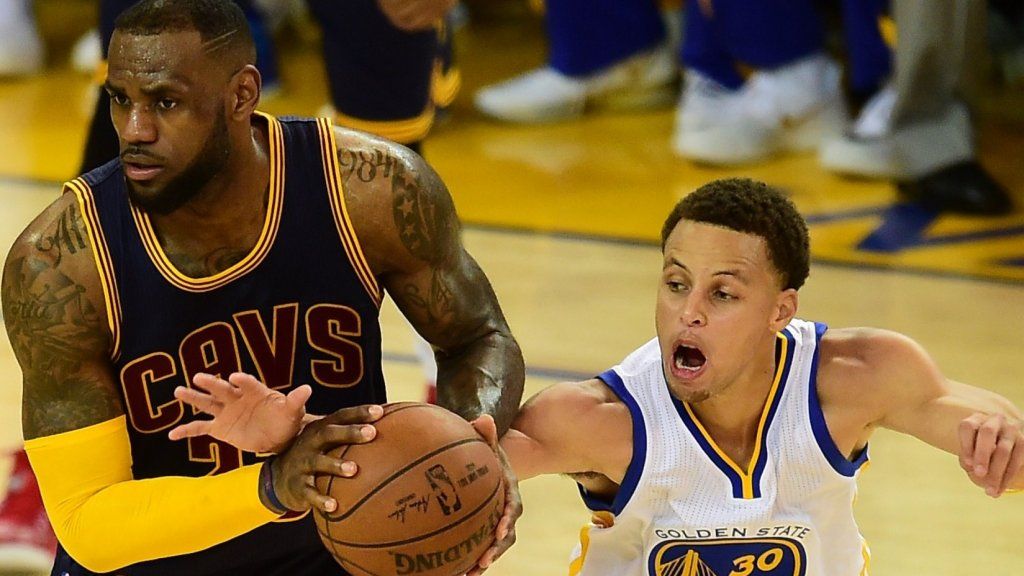 La grande différence entre les stratégies financières de LeBron James et de Stephen Curry