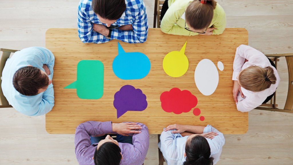 Jeśli nienawidzisz small talk, użyj tych 20 pytań jako wstępu do rozmowy