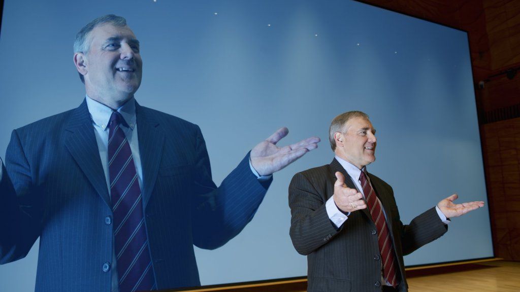 Por qué en realidad no debería comenzar su discurso con una broma