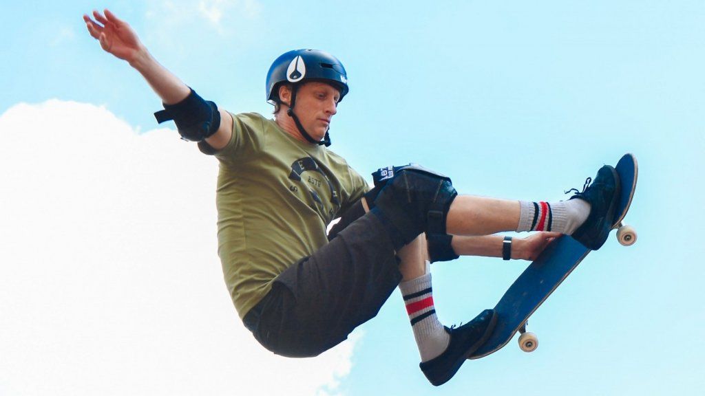 Come una leggenda dello skateboard ha aiutato Tony Hawk a trasformare la sua passione in un franchising da miliardi di dollariD