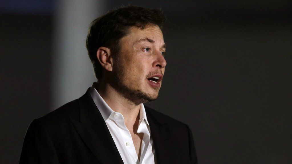 Tesla tar en hit efter att vd Elon Musk rökt marijuana på Joe Rogans Podcast