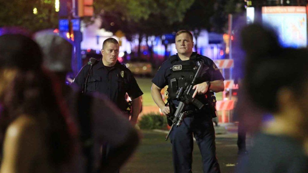 Esperti militari sospettavano che il tiratore di Dallas fosse un professionista addestrato