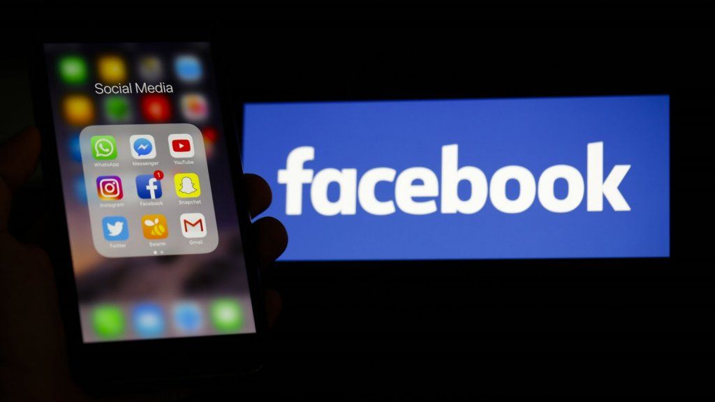 Szeretné a #DeleteFacebookot? Samsung telefonja nem engedheti meg