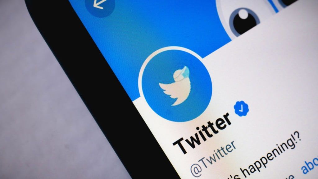 Twitteri kontroll on tagasi. Kuidas saada väike sinine linnuke oma nime juurde