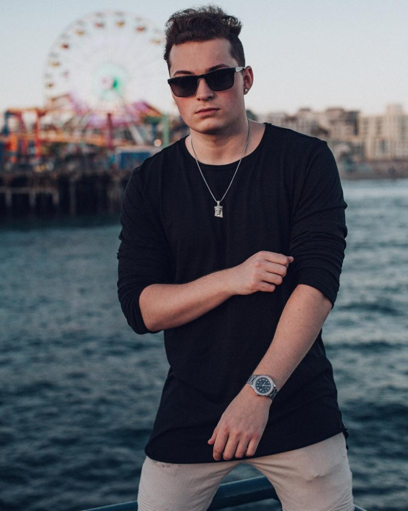 Koľko zarába Lance Stewart? Čistá hodnota, priateľka