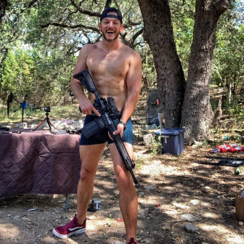 Qual é o patrimônio líquido de Matt Carrier? Idade, Altura, Esposa, Irmã, Bio
